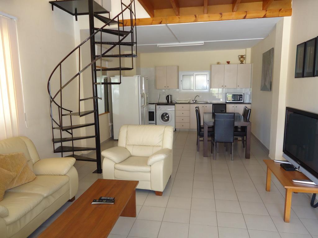 Marisa Hotel Apartments ไอยานาปา ภายนอก รูปภาพ