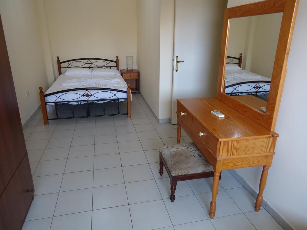 Marisa Hotel Apartments ไอยานาปา ภายนอก รูปภาพ
